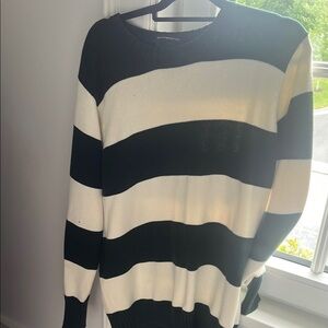 Brandy Melville Dark Green and White Knit sweater